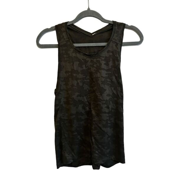Lululemon Army Green Camo Racer Back Swoop Tank Top Size 4 Athleisure Yoga - Picture 4 of 11